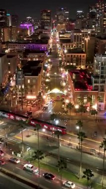 San Diego, Kaliforniya 'da Gaslamp Quarter. Şehir merkezindeki Skyline. Ulaşım Sahnesi. San Diego, Kaliforniya 'da Gaslamp Quarter..