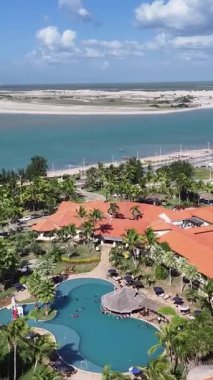 Ceara Brezilya 'daki Camocim Plajı' nda. Plaj manzarası. Doğa Deniz Burnu. Tatil Tatilleri. Ceara Brezilya 'daki Camocim Plajı' nda. Yaz Seyahati.