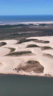 Maranhao Brezilya 'daki Tutoia' da Parnaiba Delta. Doğa Manzarası. Amerika 'nın Brezilya Deltası. Maranhao 'daki Parnaiba Delta. Sarmal Nehir. Plaj manzarası. Tatil seyahatleri. Brezilya Kuzeydoğu.