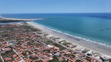 Atalaia Sahili, Luis Correia, Piaui Brezilya. Plaj manzarası. Doğa Deniz Burnu. Seyahat güzergahı. Atalaia Sahili, Luis Correia, Piaui Brezilya. Turkuaz Su.