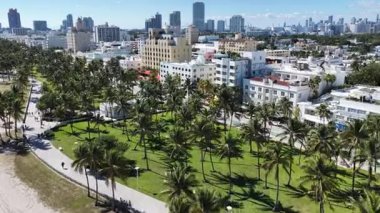 Florida 'daki Miami Beach' te Ocean Drive. Şehir Plajı. Bay Water Sahnesi. Şehir merkezinde. Florida 'daki Miami Beach' te Ocean Drive. Huzurlu Manzara.