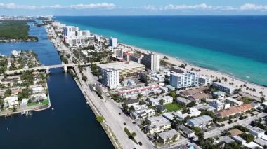 Hollywood Beach Skyline, Florida 'da Hollywood Plajı' nda. Plaj manzarası. Şehir merkezinde. Seyahat güzergahı. Florida 'daki Hollywood Sahili Skyline. Doğa Deniz Burnu.