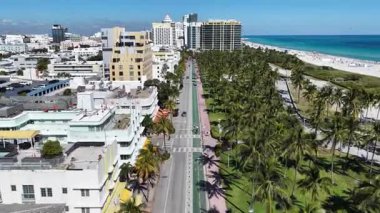 Miami Beach Skyline, Florida 'daki Miami Beach' te. Plaj manzarası. Liman Koyu Sahnesi. Şehir merkezinde. Florida 'daki Miami Beach Skyline. İnanılmaz Şehir Manzarası.
