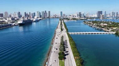 Miami 'de, Florida' da, Amerika Birleşik Devletleri 'nde. Deniz Burnu Skyline. Şehir merkezi manzarası. Yaz Gezisi. Miami 'de, Florida' da, Amerika Birleşik Devletleri 'nde. Yükseklik Binaları.
