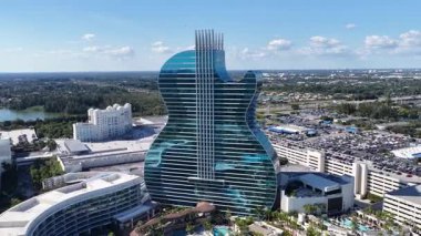 Florida, Fort Lauderdale 'deki Seminole Hard Rock Oteli. Gitar Manzarası. Şehir merkezinde. Seyahat güzergahı. Fort Lauderdale 'deki Seminole Hard Rock Oteli. Doğa Deniz Burnu.