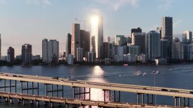 Miami Skyline, Florida 'da, ABD' de. Deniz Burnu Skyline. Şehir merkezi manzarası. Yaz Gezisi. Florida 'daki Miami Skyline. Yükseklik Binaları.