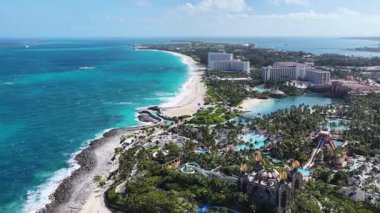 Bahamalar Nassau 'da, Bahamalar' da, Bahamalar 'da. Resort Peyzaj. Plaj manzarası. Karayip silueti. Bahama Skyline New Providence Bahama 'da. Doğa Sahnesi.