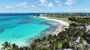 New Providence Bahamalar 'daki Paradise Island Skyline at Nassau. Karayip silueti. Plaj manzarası. Highrise Binaları. Nassau 'daki Paradise Island Skyline New Providence Bahamas' da. Doğa Arkaplanı.