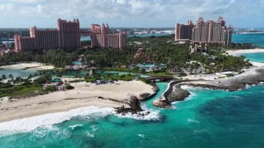Atlantis Hotel Nassau, New Providence Bahama 'da. Resort Peyzaj. Plaj manzarası. Karayip Denizi. New Providence Bahamas 'daki Atlantis Oteli. Doğa Deniz Burnu.