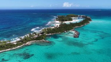 Bahamalar New Providence Bahamalar 'da Nassau' da Skyline. Karayip silueti. Plaj manzarası. Mavi Suluboya 'nın tonları. Bahamalar Nassau 'da, Bahamalar' da, Bahamalar 'da. Doğa Arkaplanı.