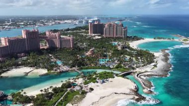 Bahamalar Nassau 'da, Bahamalar' da, Bahamalar 'da. Resort Peyzaj. Plaj manzarası. Karayip silueti. Bahama Skyline New Providence Bahama 'da. Doğa Sahnesi.
