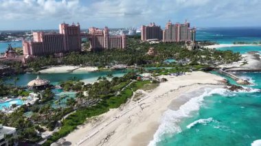 Nassau Bahama 'daki Cennet Adası' ndaki Atlantis Oteli. Plaj manzarası. Resort Scenery 'de. Şehir merkezinde. Nassau Bahamalar 'daki Atlantis Oteli. Karayip Arkaplanı.
