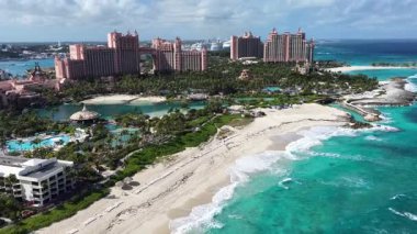 Bahamalar Nassau 'da, Bahamalar' da, Bahamalar 'da. Resort Peyzaj. Plaj manzarası. Karayip silueti. Bahama Skyline New Providence Bahama 'da. Doğa Sahnesi.