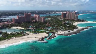 Bahamalar Nassau 'da, Bahamalar' da, Bahamalar 'da. Resort Peyzaj. Plaj manzarası. Karayip silueti. Bahama Skyline New Providence Bahama 'da. Doğa Sahnesi.