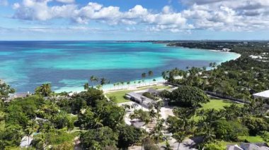 New Providence Bahamalar 'daki Nassau' daki eski Fort Bay. Karayip silueti. Plaj manzarası. Highrise Binaları. New Providence Bahamalar 'daki Nassau' daki eski Fort Bay. Doğa Arkaplanı.