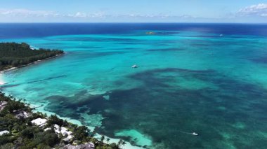 New Providence Bahamalar 'da, Nassau' da Jaws Plajı. Karayip Sahili. Tropik Manzara. Çarpıcı Yükseliş Binaları. New Providence Bahamalar 'da, Nassau' da Jaws Plajı. Yaz Seyahati.