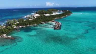 Bahamalar New Providence Bahamalar 'da Nassau' da Skyline. Karayip silueti. Plaj manzarası. Mavi Suluboya 'nın tonları. Bahamalar Nassau 'da, Bahamalar' da, Bahamalar 'da. Doğa Arkaplanı.