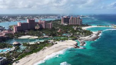 Bahamalar Nassau 'da, Bahamalar' da, Bahamalar 'da. Resort Peyzaj. Plaj manzarası. Karayip silueti. Bahama Skyline New Providence Bahama 'da. Doğa Sahnesi.