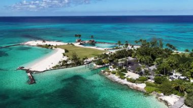 New Providence Bahamalar 'daki Nassau' daki eski Fort Bay. Karayip silueti. Plaj manzarası. Highrise Binaları. New Providence Bahamalar 'daki Nassau' daki eski Fort Bay. Doğa Arkaplanı.