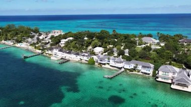 Bahamalar New Providence Bahamalar 'da Nassau' da Skyline. Çarpıcı şehir manzarası. Plaj manzarası. Highrise Binaları. Bahamalar Nassau 'da, Bahamalar' da, Bahamalar 'da. Karayip Arkaplanı.