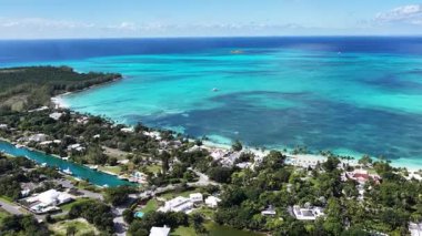 Bahamalar New Providence Bahamalar 'da Nassau' da Skyline. Çarpıcı şehir manzarası. Plaj manzarası. Highrise Binaları. Bahamalar Nassau 'da, Bahamalar' da, Bahamalar 'da. Karayip Arkaplanı.