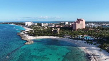 New Providence Bahamalar 'daki Paradise Island Skyline at Nassau. Karayip silueti. Plaj manzarası. Highrise Binaları. Nassau 'daki Paradise Island Skyline New Providence Bahamas' da. Doğa Arkaplanı.