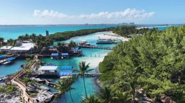 Bahamalar New Providence Bahamalar 'da Nassau' da Skyline. Karayip silueti. Plaj manzarası. Mavi Suluboya 'nın tonları. Bahamalar Nassau 'da, Bahamalar' da, Bahamalar 'da. Doğa Arkaplanı.