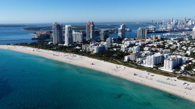 Miami Beach Skyline, Florida 'daki Miami Beach' te. Çarpıcı şehir manzarası. Plaj manzarası. Highrise Binaları. Florida 'daki Miami Beach Skyline. Doğa Arkaplanı.