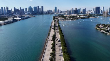 Miami Skyline, Florida 'da, ABD' de. Çarpıcı şehir manzarası. Plaj manzarası. Highrise Binaları. Miami Skyline, Florida 'da, ABD' de. Doğa Arkaplanı.