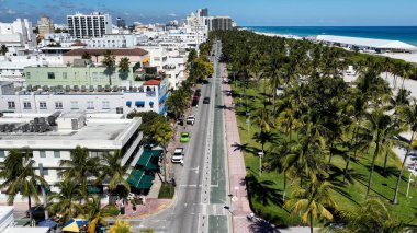 Florida 'daki Miami Beach' te Ocean Drive. Şehir Plajı. Bay Water Sahnesi. Şehir merkezinde. Florida 'daki Miami Beach' te Ocean Drive. Huzurlu Manzara.