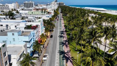 Florida 'daki Miami Beach' te Ocean Drive. Plaj manzarası. Liman Koyu Sahnesi. Şehir merkezinde. Florida 'daki Miami Beach' te Ocean Drive. İnanılmaz Şehir Manzarası.