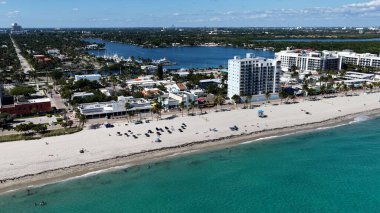 Hollywood Beach Skyline, Florida 'da Hollywood Plajı' nda. Plaj manzarası. Şehir merkezinde. Seyahat güzergahı. Florida 'daki Hollywood Sahili Skyline. Doğa Deniz Burnu.