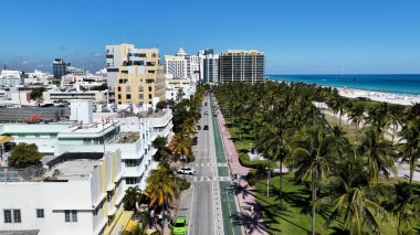 Florida 'daki Miami Beach' te Ocean Drive. Şehir Plajı. Bay Water Sahnesi. Şehir merkezinde. Florida 'daki Miami Beach' te Ocean Drive. Huzurlu Manzara.