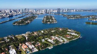 Florida 'daki Miami Plajı' ndaki Star Island. Plaj manzarası. Liman Koyu Sahnesi. Şehir merkezinde. Florida 'daki Miami Plajı' ndaki Star Island. İnanılmaz Şehir Manzarası.