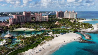 Bahamalar Nassau 'da, Bahamalar' da, Bahamalar 'da. Resort Peyzaj. Plaj manzarası. Karayip silueti. Bahama Skyline New Providence Bahama 'da. Doğa Sahnesi.