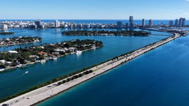 Miami Beach Skyline, Florida 'daki Miami Beach' te. Çarpıcı şehir manzarası. Plaj manzarası. Highrise Binaları. Florida 'daki Miami Beach Skyline. Doğa Arkaplanı.