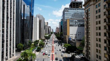 Sao Paulo Brezilya 'daki Paulista Bulvarı. Çağdaş binalarla dolu şehir merkezinin havadan görünüşü. İş Bulutları Gökyüzü Şehir Merkezi. İş dünyası geniş çaplı. Sao Paulo Brezilya.