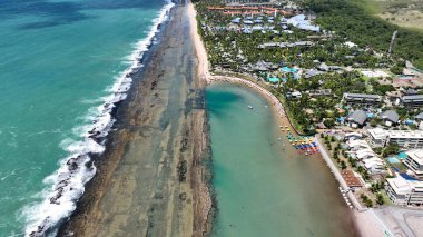 Brezilya 'nın kuzeydoğusunda Ipojuca Pernambuco Brezilya' da Skyline. Bereketli bir tropikal sahil manzarasının nefes kesici görüntüsü. Cennet Peyzajı Gezgin Şehveti. Cennet Sahili. Ipojuca Pernambuco.