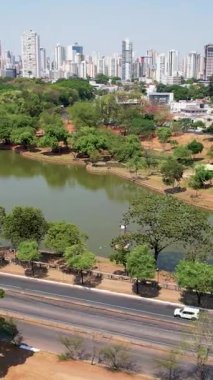 Goiania Goias Brezilya şehir merkezindeki Botanik Parkı. Brezilyalı Ortabatı. Başkentin ünlü peyzaj parkları olan havadan manzarası. Tropikal manzara.