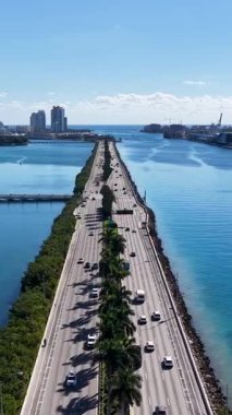 Miami Beach Skyline, Florida 'daki Miami Beach' te. Çarpıcı şehir manzarası. Plaj manzarası. Highrise Binaları. Florida 'daki Miami Beach Skyline. Doğa Arkaplanı.