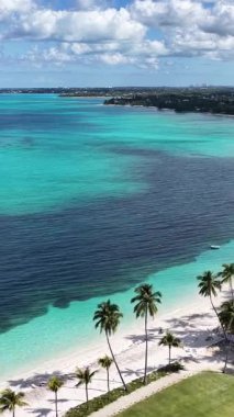 Bahamalar New Providence Bahamalar 'da Nassau' da Skyline. Plaj manzarası. Şehir merkezinde. Seyahat güzergahı. Bahamalar Nassau 'da, Bahamalar' da, Bahamalar 'da. Doğa Deniz Burnu.