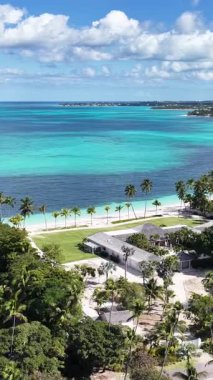 New Providence Bahamalar 'daki Nassau' daki eski Fort Bay. Karayip silueti. Plaj manzarası. Highrise Binaları. New Providence Bahamalar 'daki Nassau' daki eski Fort Bay. Doğa Arkaplanı.