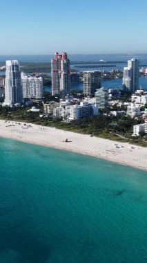 Miami Beach Skyline, Florida 'daki Miami Beach' te. Çarpıcı şehir manzarası. Plaj manzarası. Highrise Binaları. Florida 'daki Miami Beach Skyline. Doğa Arkaplanı.