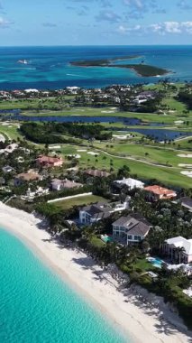 New Providence Bahamalar 'daki Paradise Island Skyline at Nassau. Karayip silueti. Plaj manzarası. Highrise Binaları. Nassau 'daki Paradise Island Skyline New Providence Bahamas' da. Doğa Arkaplanı.