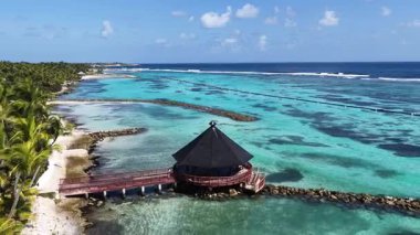 Playa Blanca Plajı Punta Cana 'da La Altagracia Dominik Cumhuriyeti' nde. Plaj manzarası. Şehir merkezinde. Seyahat güzergahı. Playa Blanca Plajı Punta Cana 'da La Altagracia Dominik Cumhuriyeti.