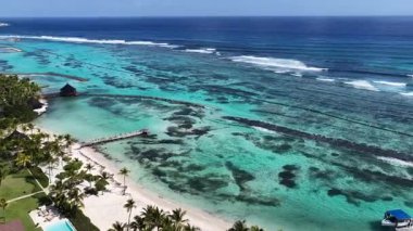 Punta Cana Skyline La Altagracia Dominik Cumhuriyeti 'ndeki Punta Cana' da. Karayip silueti. Plaj manzarası. Doğa Deniz Burnu. Punta Cana Skyline, La Altagracia Dominik Cumhuriyeti 'nde. Manzara Palmiye Ağaçları.