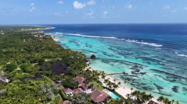 Playa Blanca Plajı Punta Cana 'da La Altagracia Dominik Cumhuriyeti' nde. Plaj manzarası. Şehir merkezinde. Seyahat güzergahı. Playa Blanca Plajı Punta Cana 'da La Altagracia Dominik Cumhuriyeti.