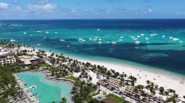 Punta Cana Skyline Punta Cana Dominik Cumhuriyeti 'nde Bavaro' da. Karayip silueti. Plaj manzarası. Resorts Binaları. Punta Cana Skyline, Bavaro, Punta Cana Dominik Cumhuriyeti. Doğa Arkaplanı.