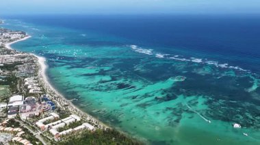 Punta Cana Skyline Punta Cana Dominik Cumhuriyeti 'nde Bavaro' da. Karayip silueti. Plaj manzarası. Resort Scenery 'de. Punta Cana Skyline, Bavaro, Punta Cana Dominik Cumhuriyeti. Doğa Palmiye Ağaçları.