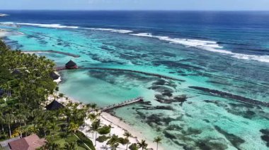 Playa Blanca Plajı Punta Cana 'da La Altagracia Dominik Cumhuriyeti' nde. Plaj manzarası. Şehir merkezinde. Seyahat güzergahı. Playa Blanca Plajı Punta Cana 'da La Altagracia Dominik Cumhuriyeti.